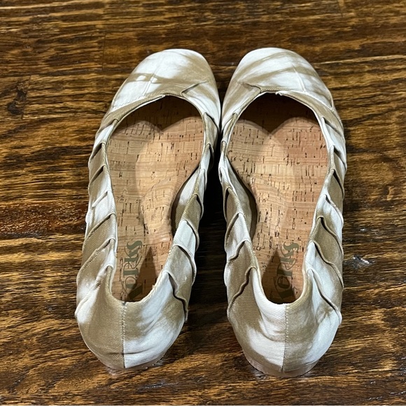 Korks Tan and White tie dyed ballet flats - Picture 4 of 10